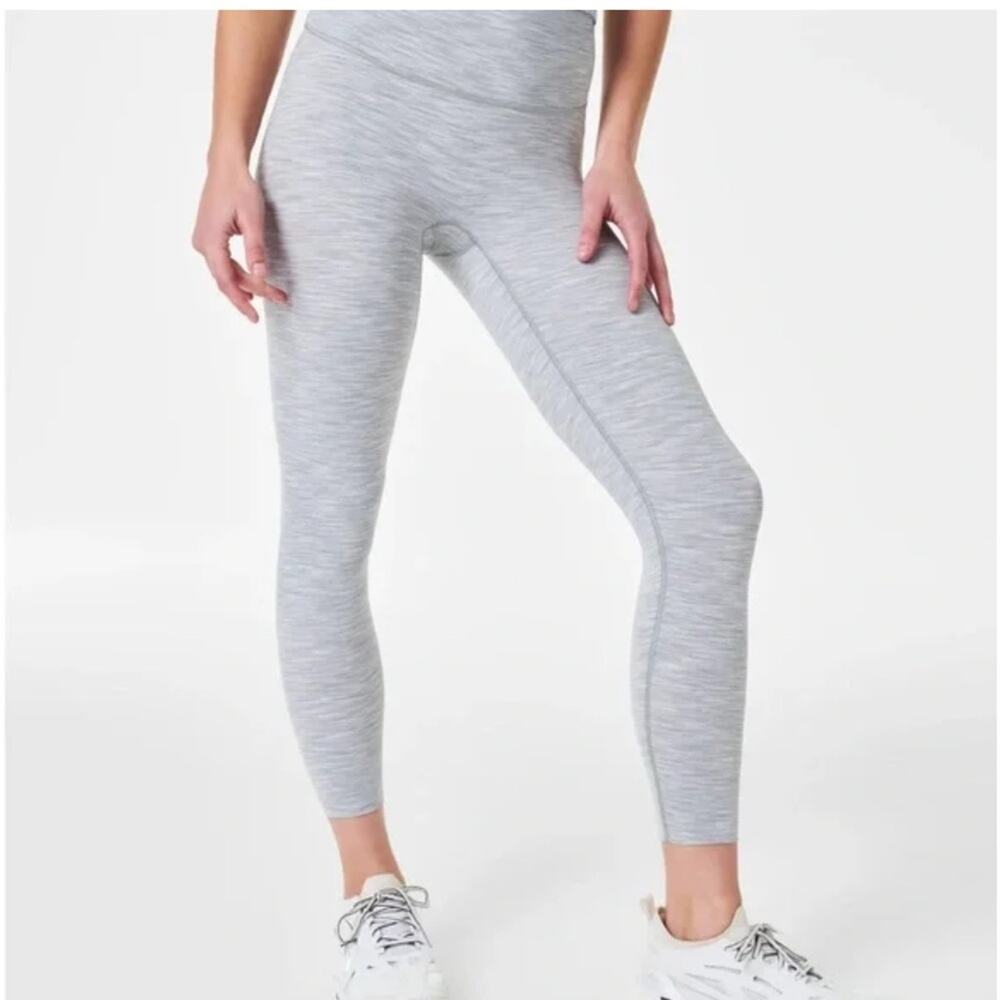 NEW SPANX Soft & Smooth Spacedye 7/8 Legging Gray
Activewear Yoga Large Hi-Rise - Picture 5 of 5